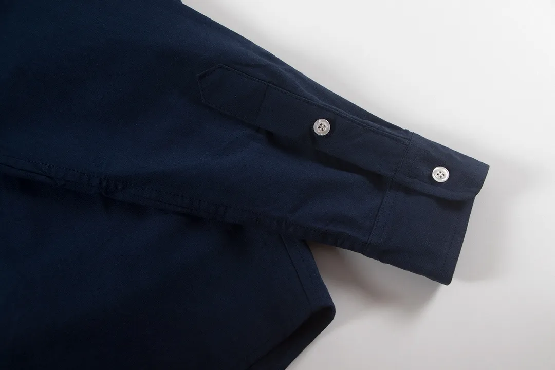 P230 Color: Navy Blue/Original Blue/Original White/Matte Pink/Khaki/Charcoal Gray Size: S M L The texture is tight and soft ✅ - Custom dyed original pearlescent white buttons with different sizes ✅ - Special shaped chiffon foil is included in the collar door tube, which is not easy to deform and pull ✅ - RL classic version of the Oxford shirt. The thick and stiff feeling brought by the Oxford cloth. Wear it alone as an outer layer. It can be worn in all seasons. It is a must-have item for the wardrobe. Start with your eyes closed.